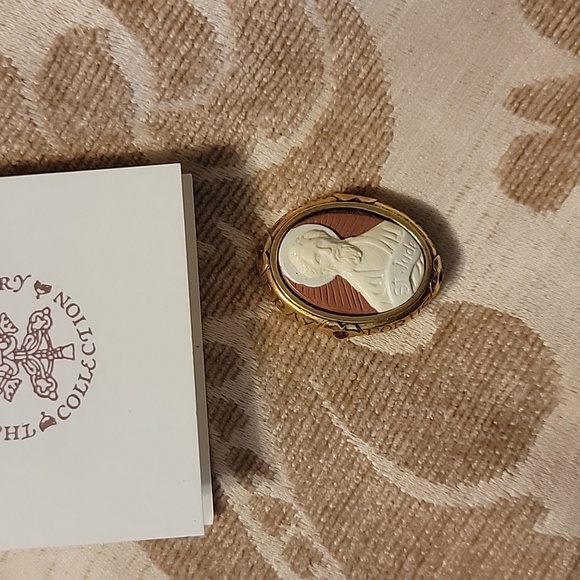 Vatican Library Collection Saint Jude Pray For Us Cameo Brooch Pin - Picture 7 of 7